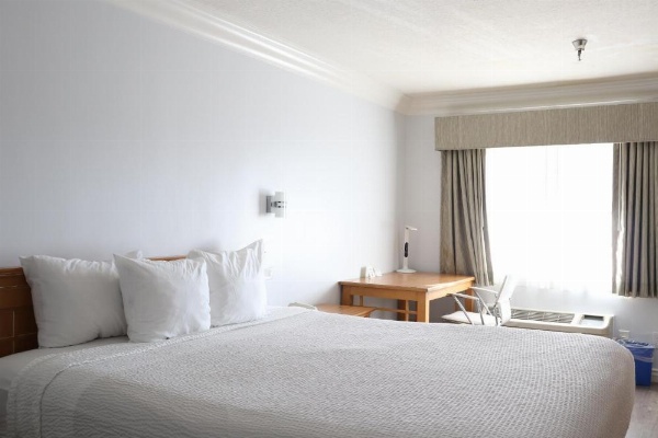 Days Inn by Wyndham Near City Of Hope image 20